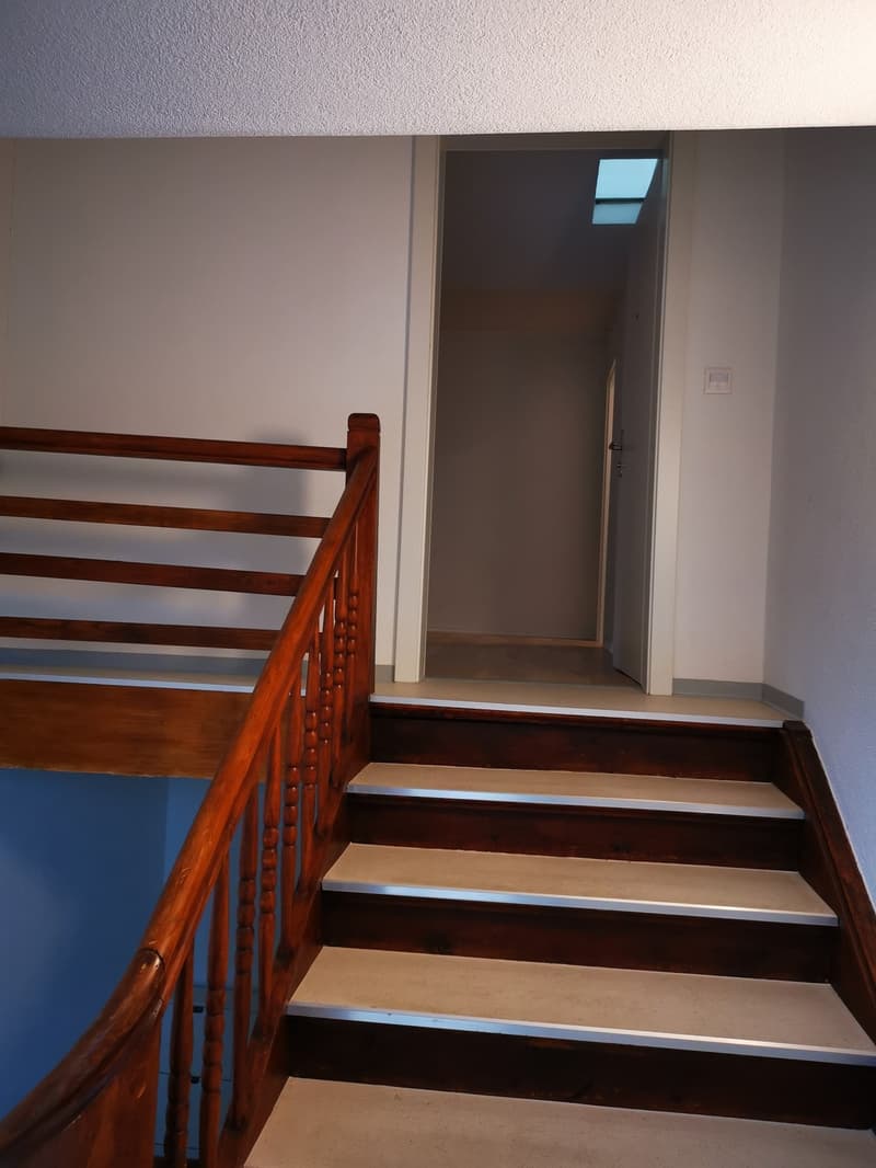 Charmante 3.5-Zimmer-Dachwohnung mit Balkon in Wildegg (12)