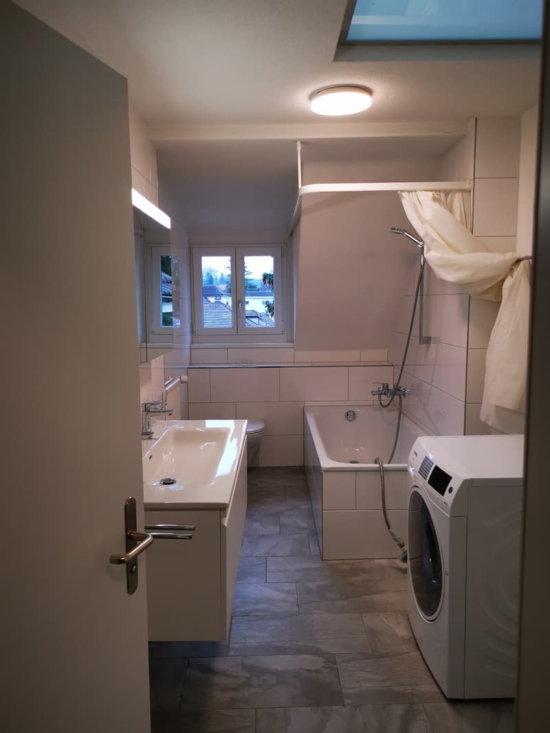 Charmante 3.5-Zimmer-Dachwohnung mit Balkon in Wildegg (5)