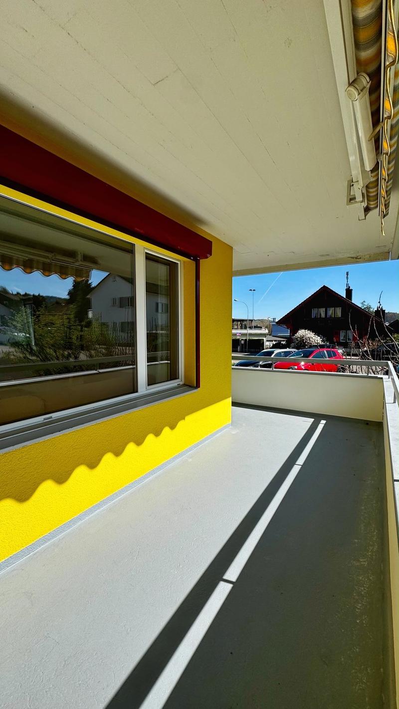 Grosser und sonniger Balkon