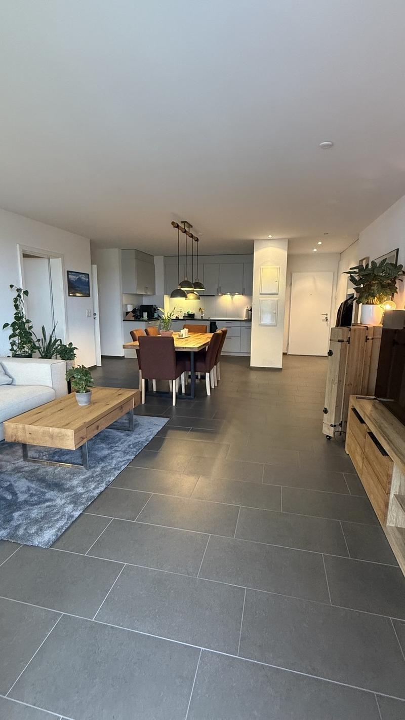 2.5 Zimmerwohnung mit grossem Balkon und Weitsicht (2)
