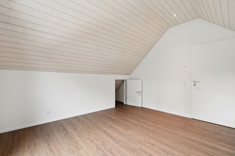 Charmante 3.5 Zimmer-Maisonette-Wohnung mit Blick ins Grüne (8)