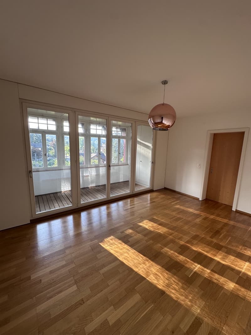 Mitbewohner/in gesucht Exklusives WG-Zimmer mit Loggia, Rigi-Blick & See vor der Haustür (1)
