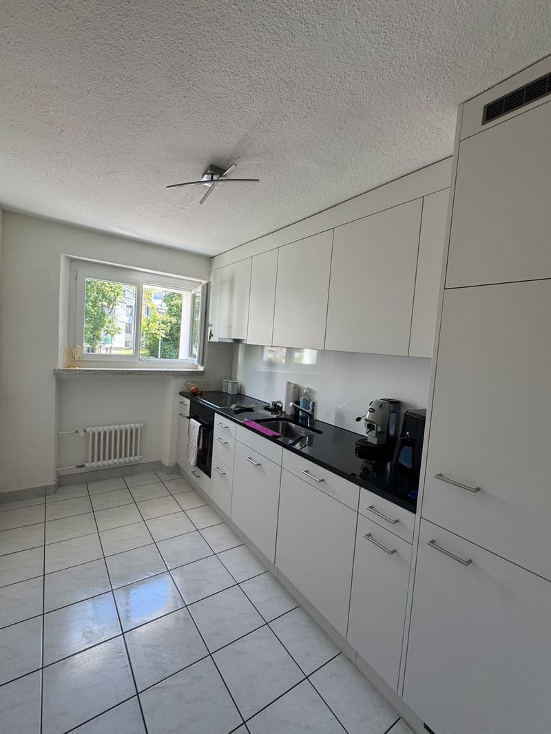 Modern 3.5-room apartment with balcony in Kloten (1)