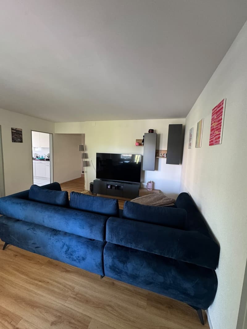 Modern 3.5-room apartment with balcony in Kloten (2)