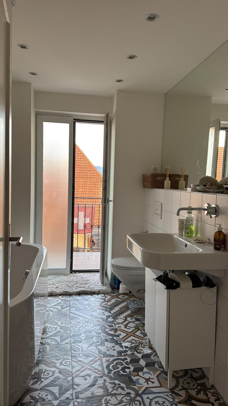 Bathroom + balcony 3