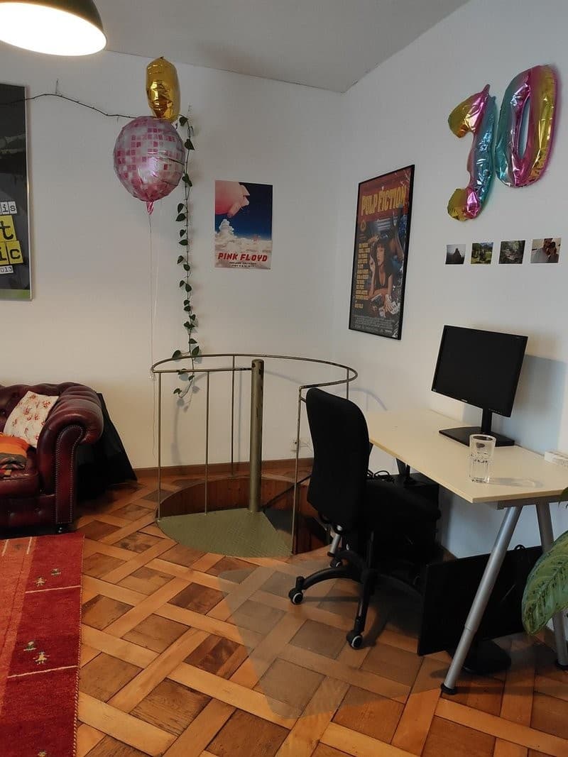 Beautiful old building apartment in district 4 for 2 years (5)