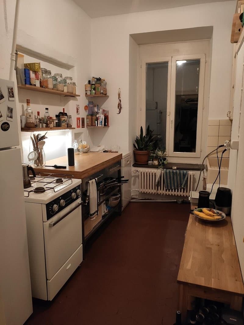 Beautiful old building apartment in district 4 for 2 years (4)