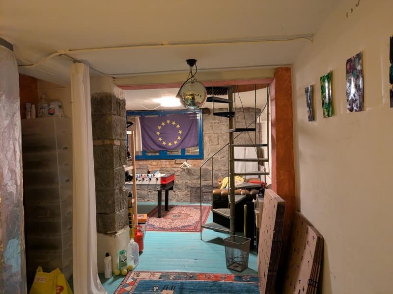 Beautiful old building apartment in district 4 for 2 years (8)
