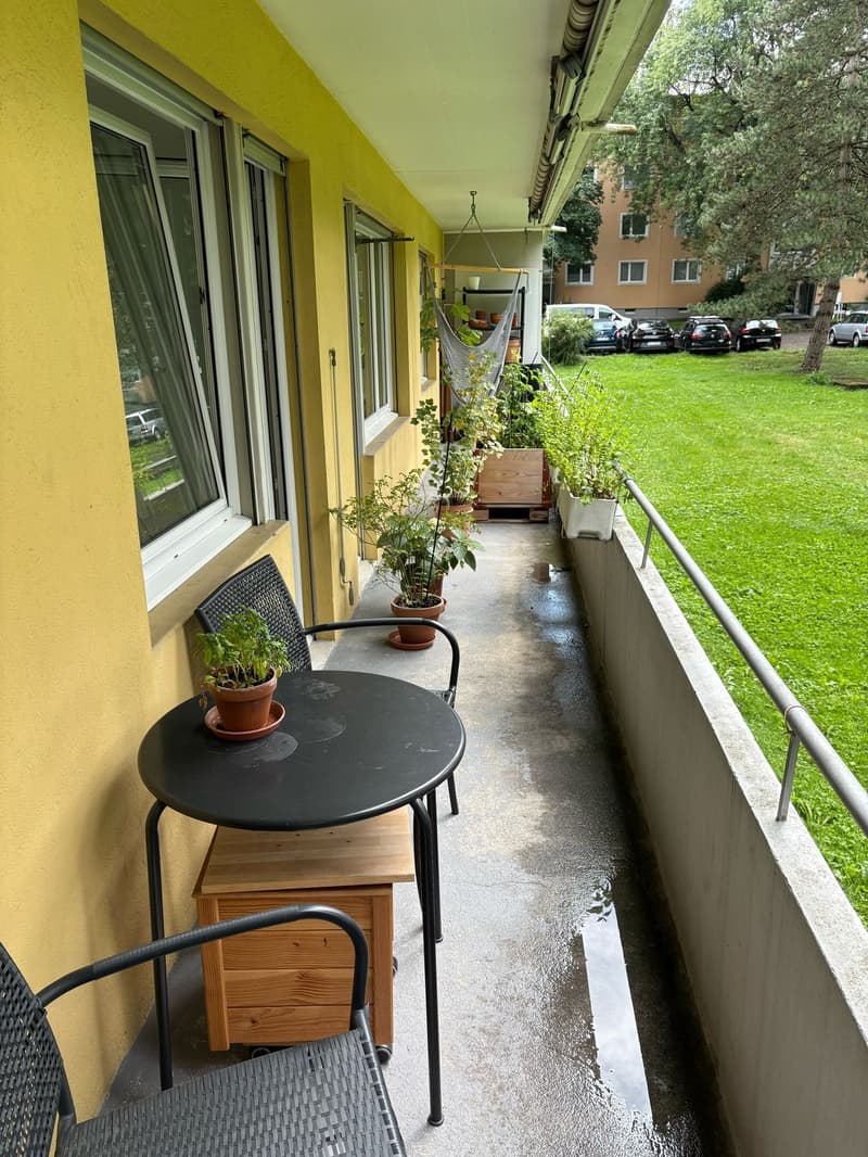 BEFRISTET: Möblierte 3.5-Zimmer-Wohnung mit Balkon zur Untermiete (5)