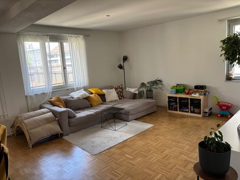 Appartamento di 4,5 locali luminoso con ampio balcone nel popolare quartiere di Mattenhof (2)