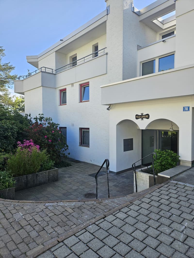 Charming room with private big balcony and bathroom | Charmantes Zimmer mit grossem Balkon und Bad (12)