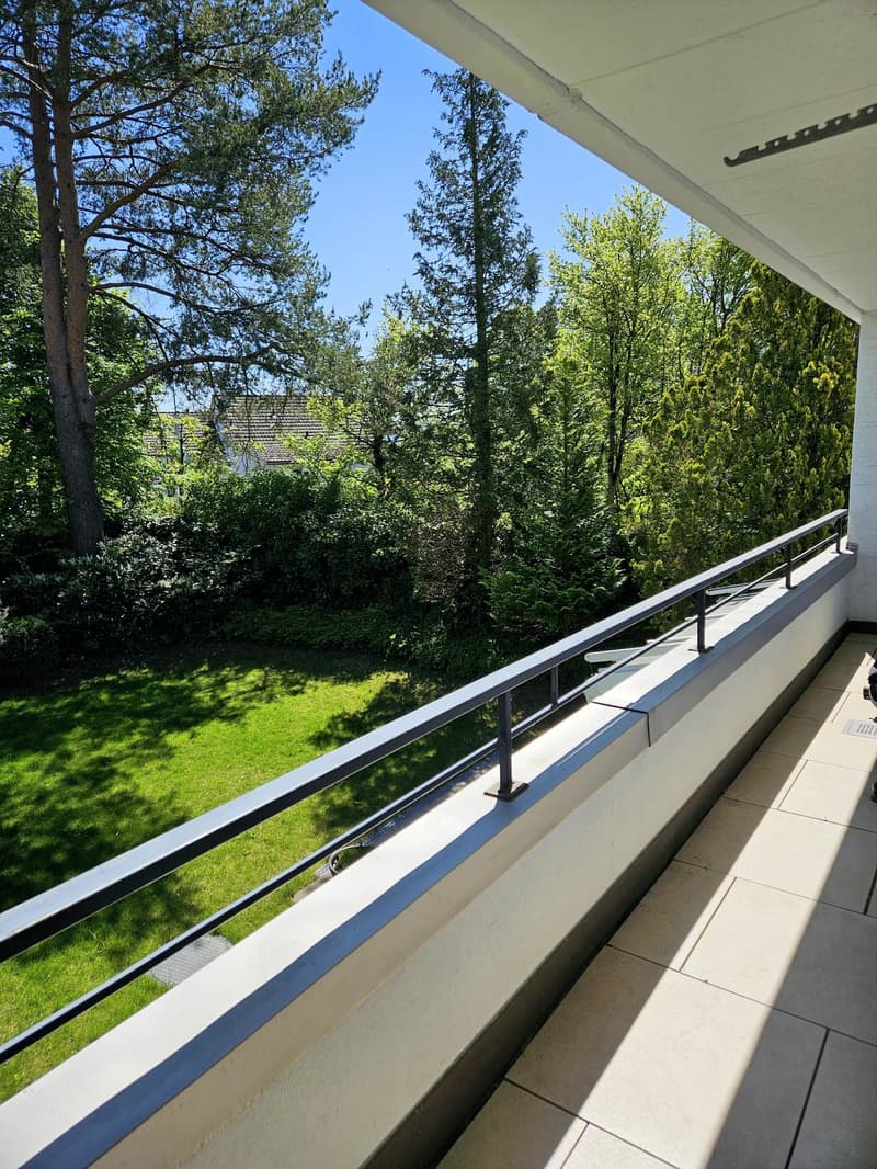 Charming room with private big balcony and bathroom | Charmantes Zimmer mit grossem Balkon und Bad (4)