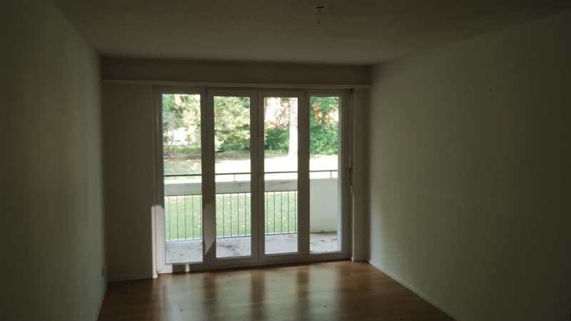 Spacious 4.5-room apartment with balcony in Dübendorf near Stettbach (1)