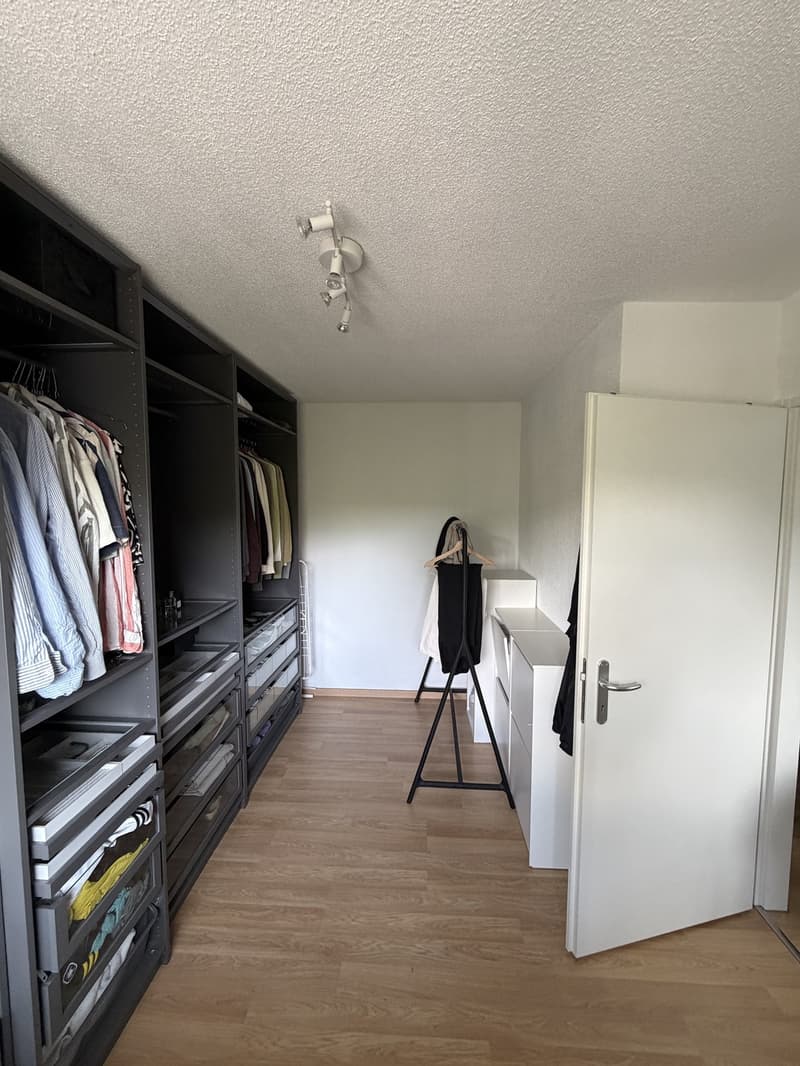 Vollmöblierte 3.5-Zimmer-Wohnung befristet von 1.11.26-Mitte April 2027. (5)