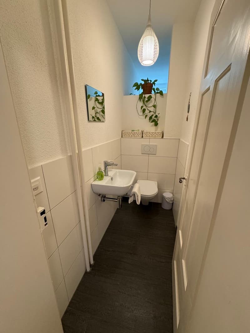 Urban chic room for rent (4)
