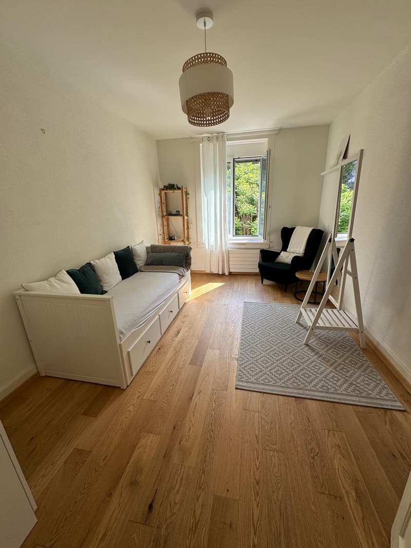 Urban chic room for rent (1)