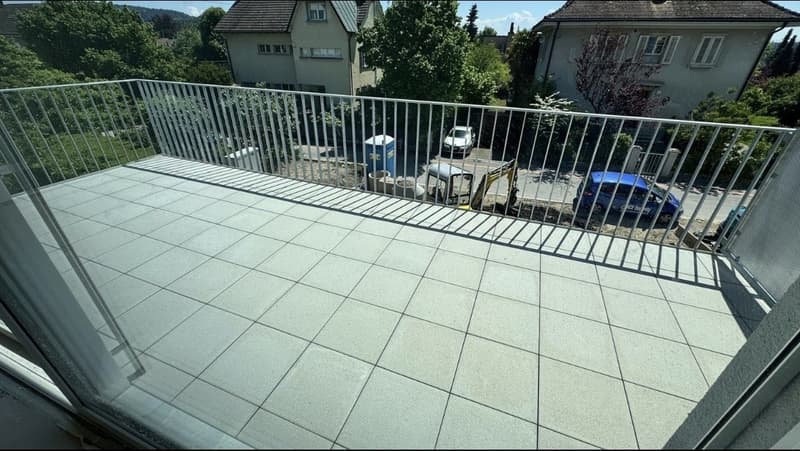 Appartement moderne de 2,5 pièces avec grand balcon et parking souterrain à Bülach (4)