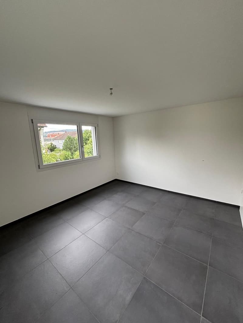 Appartement moderne de 2,5 pièces avec grand balcon et parking souterrain à Bülach (10)