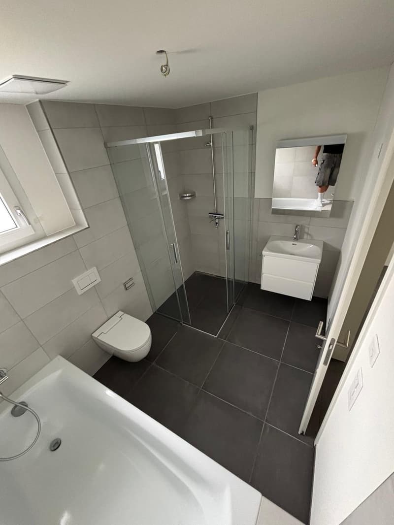 Appartement moderne de 2,5 pièces avec grand balcon et parking souterrain à Bülach (5)