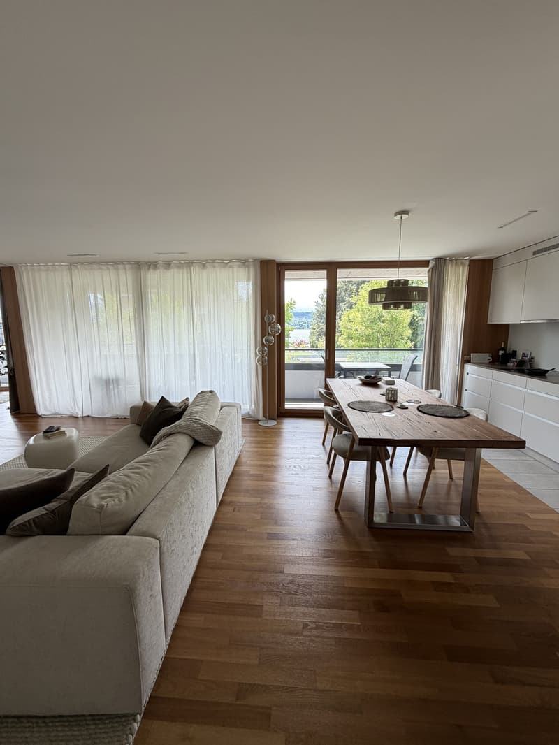 Appartamento moderno 2.5 locali con orientamento a sud direttamente sul lago di Zurigo (1)