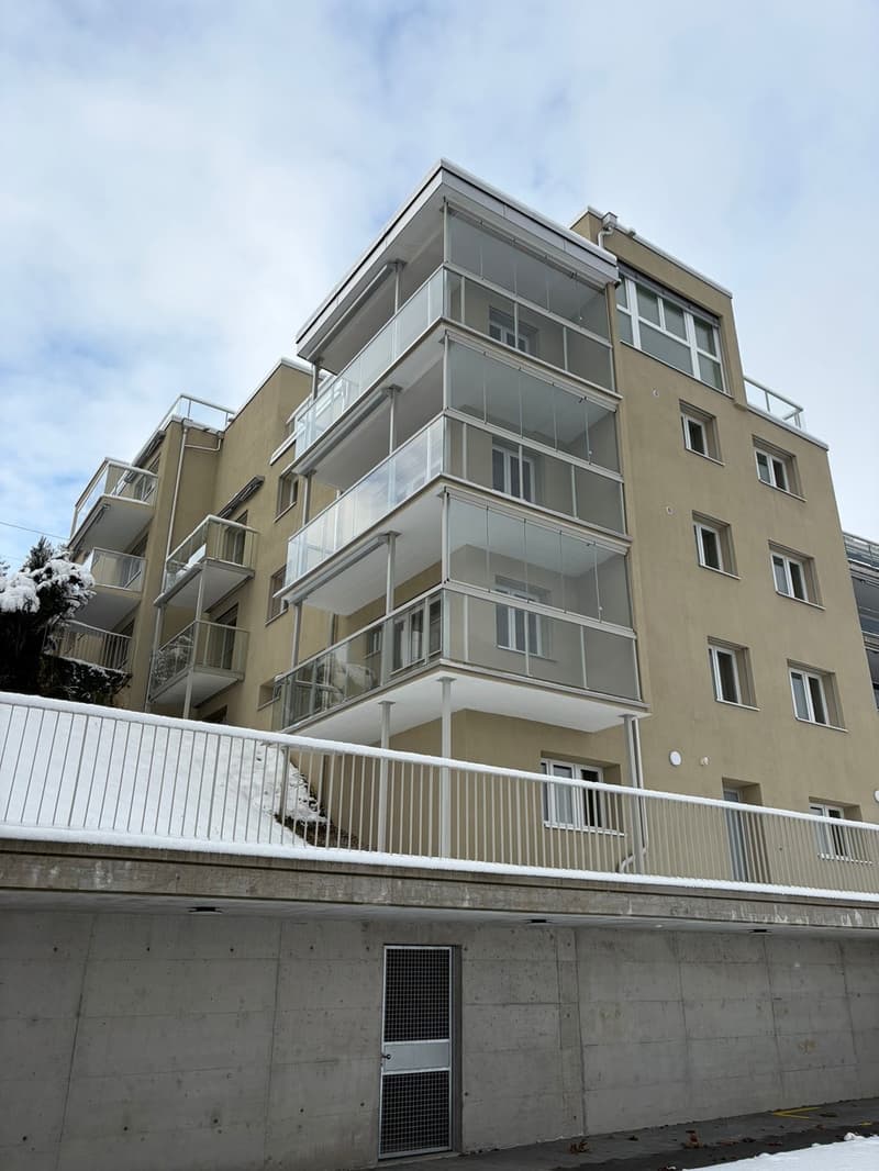 Modern studio with lake view, balcony, and top location just 5 minutes walk from Oberrieden train station (5)