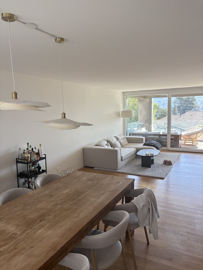 Chambre lumineuse de colocation avec vue sur le lac à Rüschlikon (1)