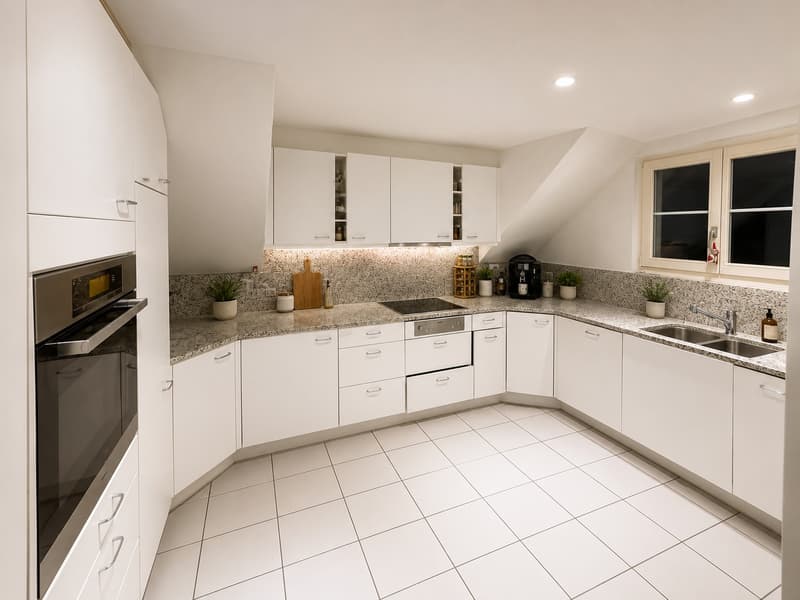 Bright 4.5-Room Apartment with Balcony in Forch (3)