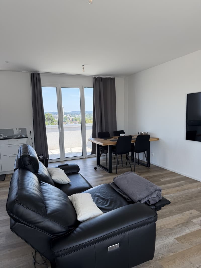 Stunning Top-Floor Apartment (90sqm) (9)