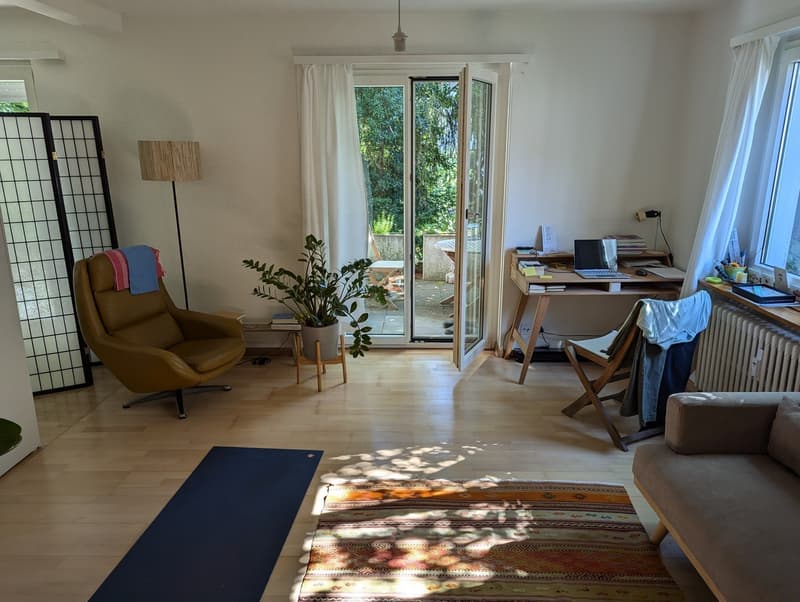 Appartement cosy avec terrasse verte ensoleillée (1)