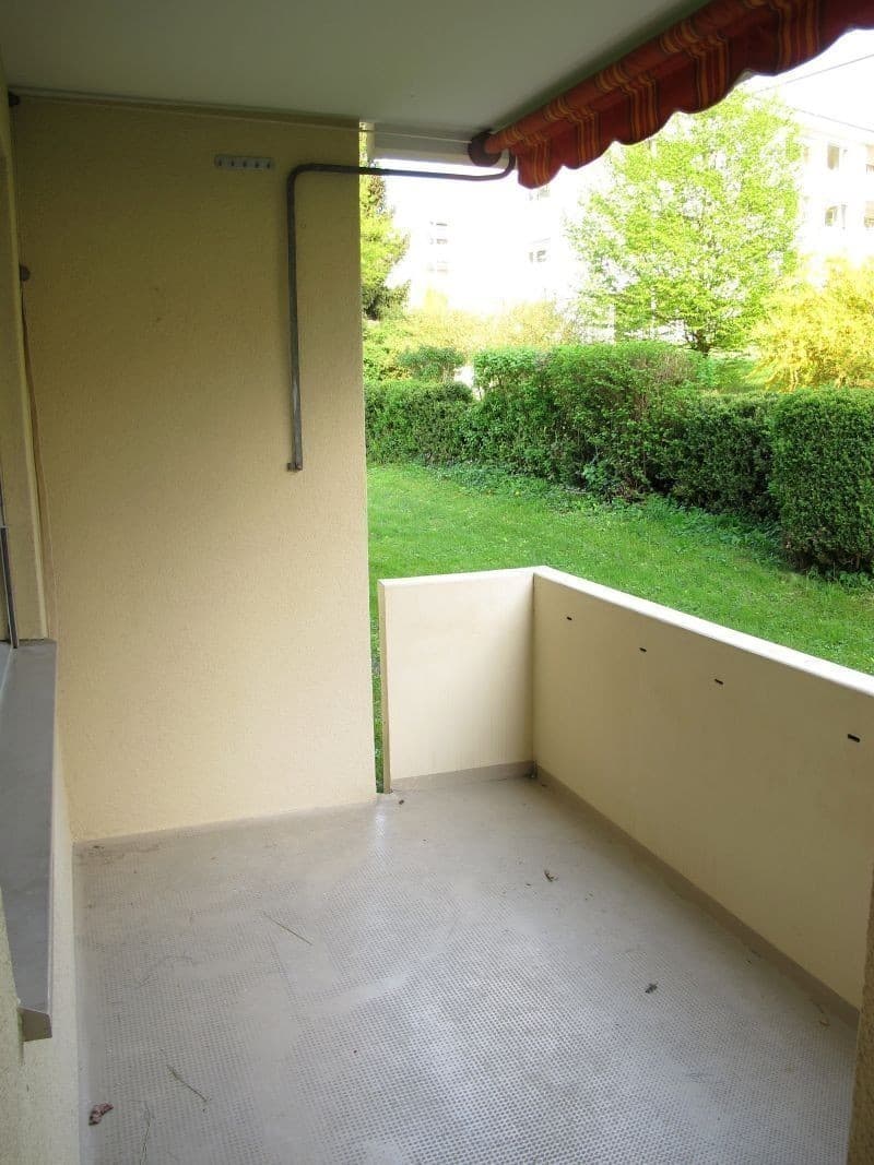 Steuergünstig, unbefr. -- moderne, helle 2.5 Zi-Whg / low-tax, unlim. -- modern, sunny 2.5 rm apt (8)