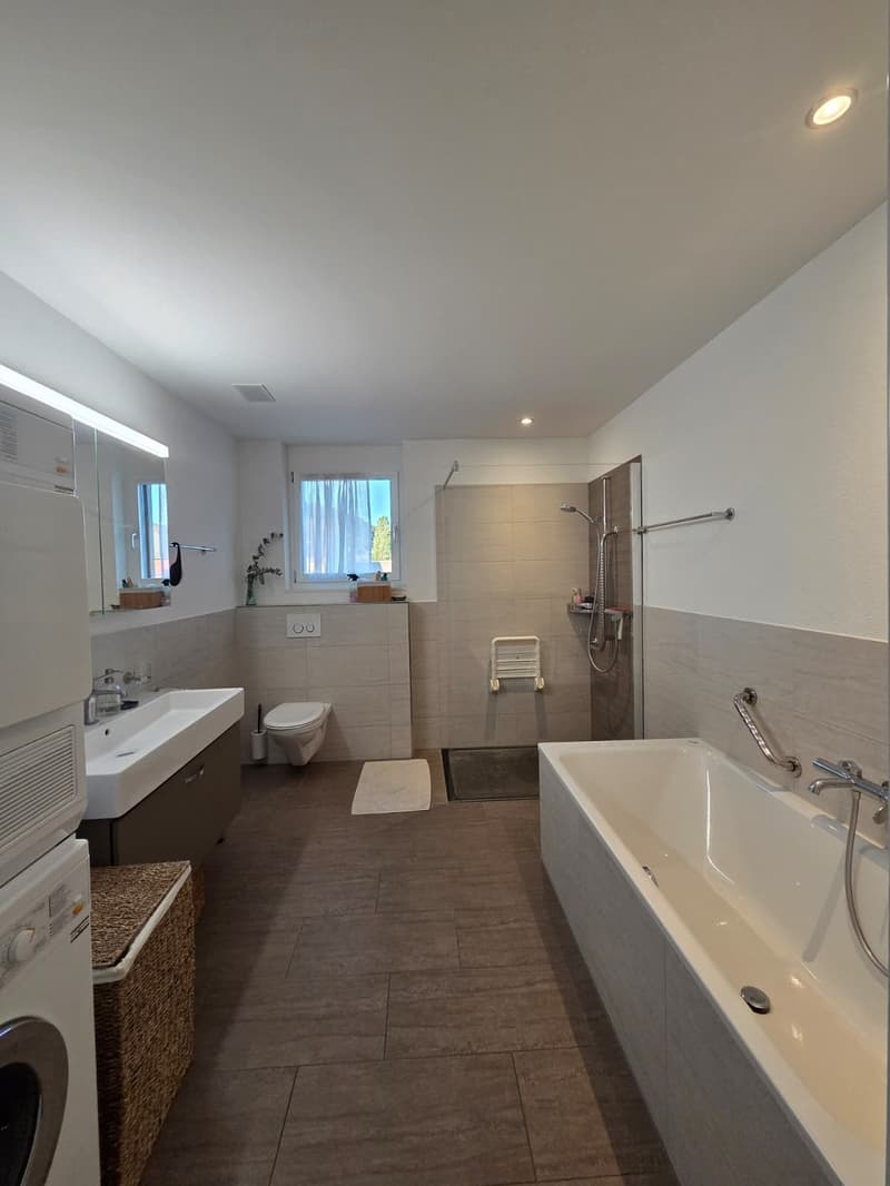 3.5-room apartment with 115 m2 directly at Hirschthal train station (4)