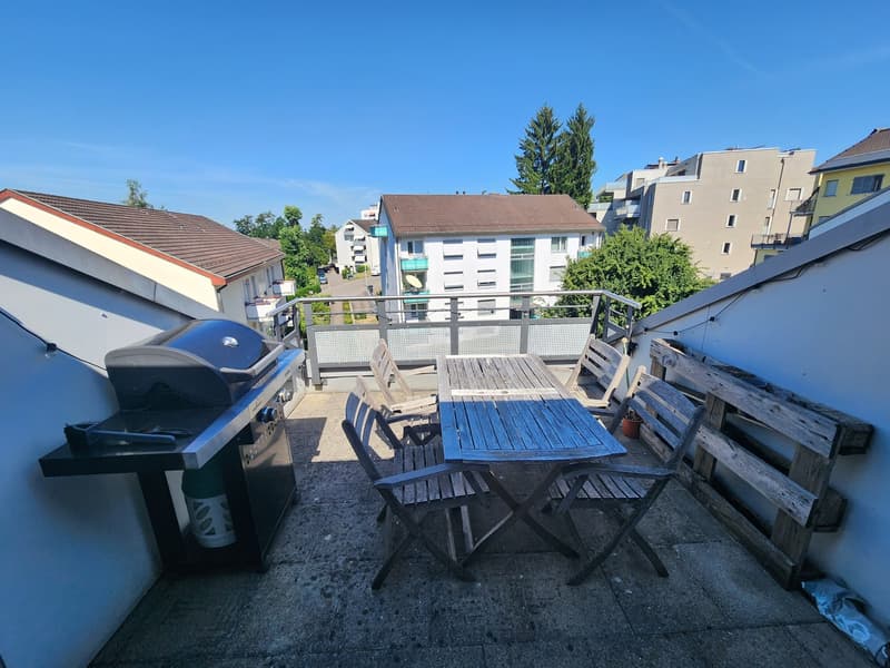Ruhige, geräumige 3.5-Zimmer-Dachwohnung mit Balkon (13)