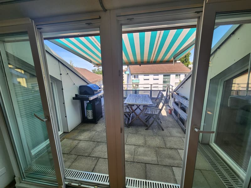 Ruhige, geräumige 3.5-Zimmer-Dachwohnung mit Balkon (12)