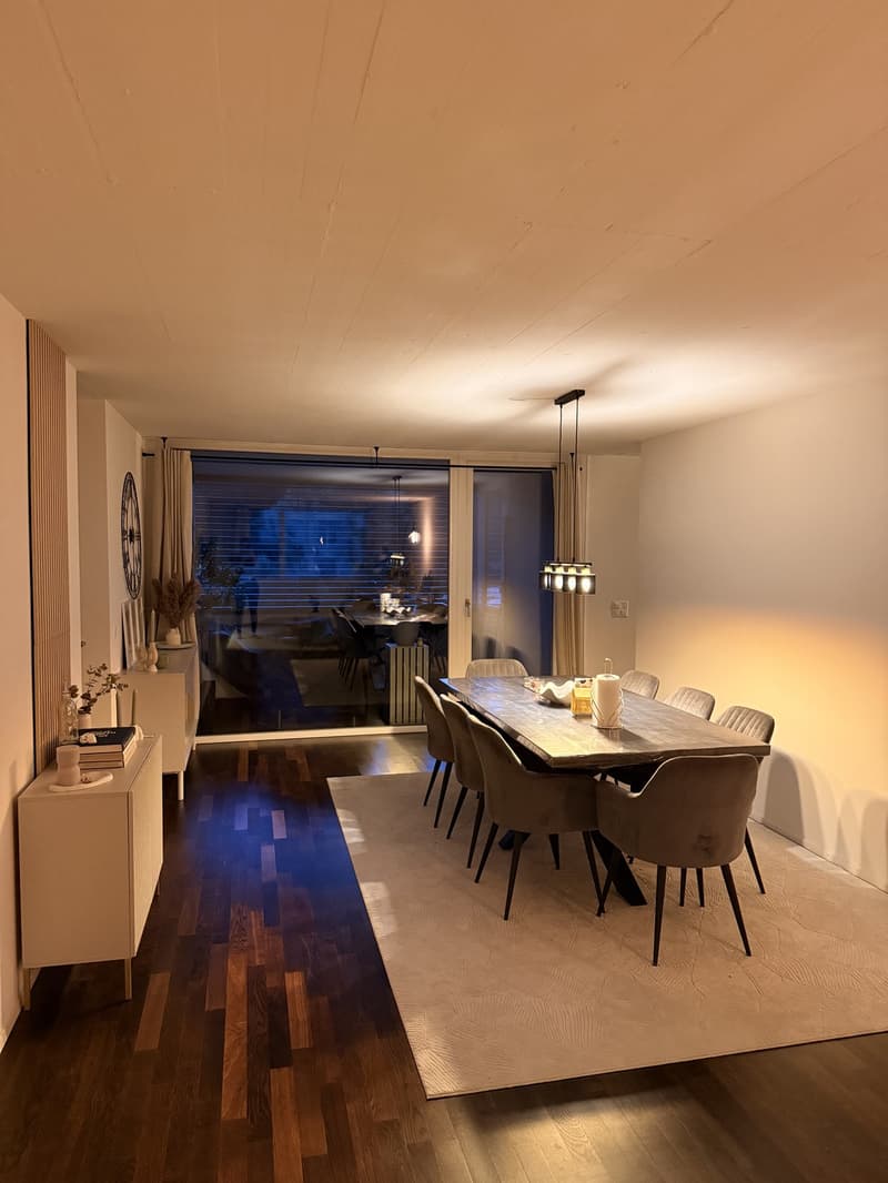 Esszimmer mit Blick auf Balkon