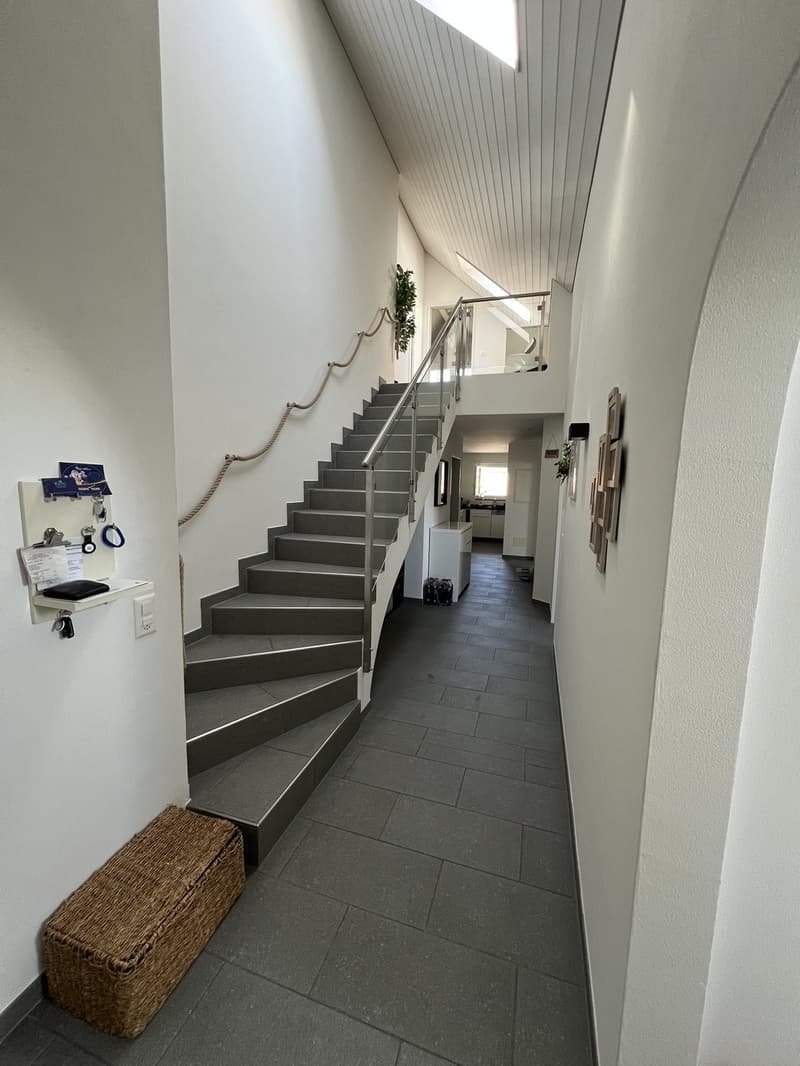Bright 4.5-room maisonette apartment in Neerach (1)