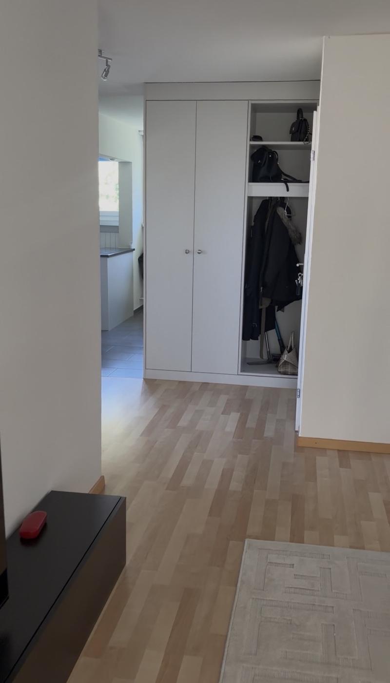 Appartamento arredato di 2,5 locali a Bonstetten, temporaneamente dal 01.08 al 31.10 con possibilità di prendere in affitto l'appartamento compreso mobilio (3)