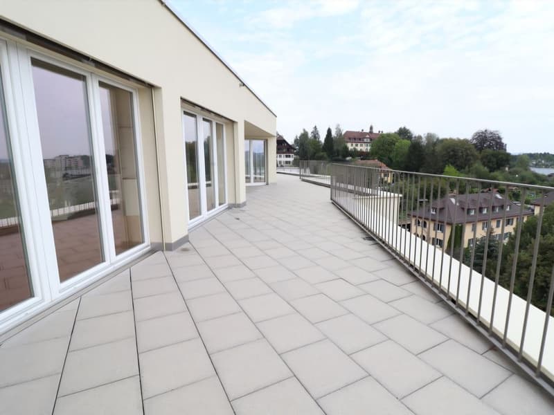 Bright 3.5-room attic apartment with over 100 sqm dream terrace! (2)