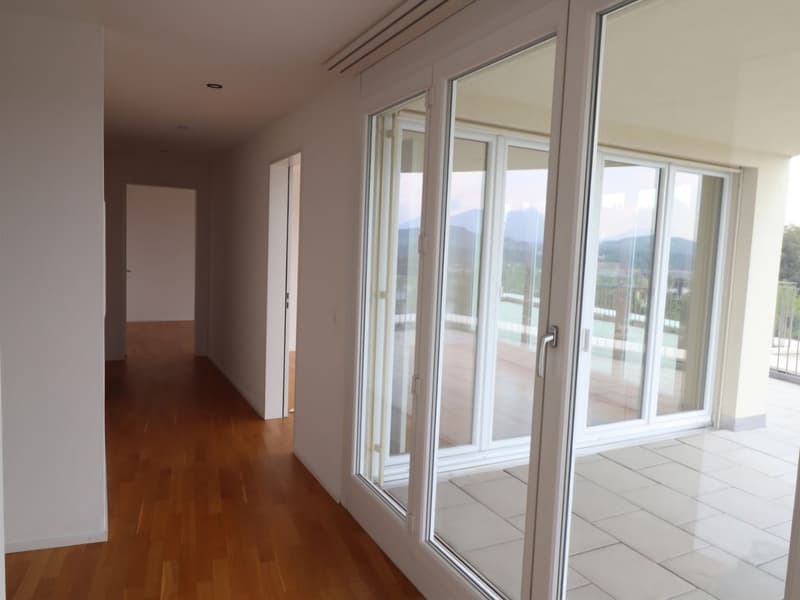 Bright 3.5-room attic apartment with over 100 sqm dream terrace! (5)