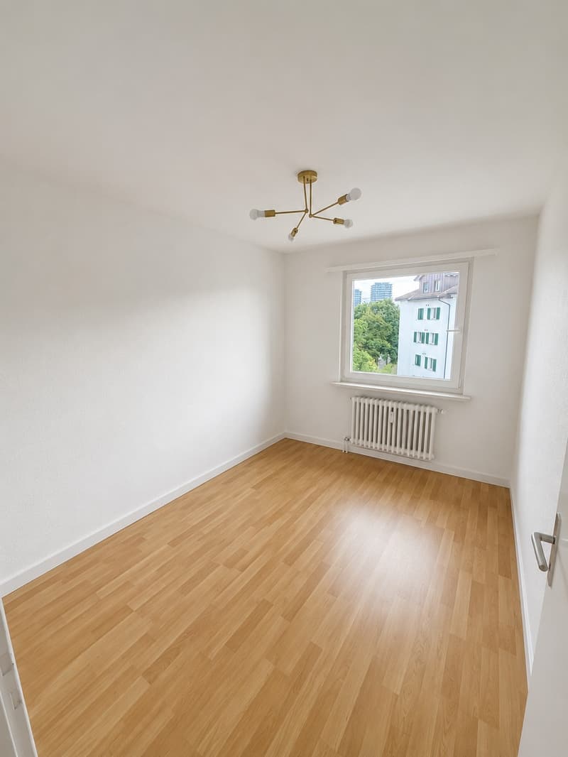 Helle und grosszügige 4.5-Zimmer-Wohnung an zentraler, ruhiger Lage in Uster (4)