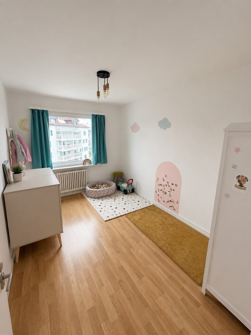 Helle und grosszügige 4.5-Zimmer-Wohnung an zentraler, ruhiger Lage in Uster (3)