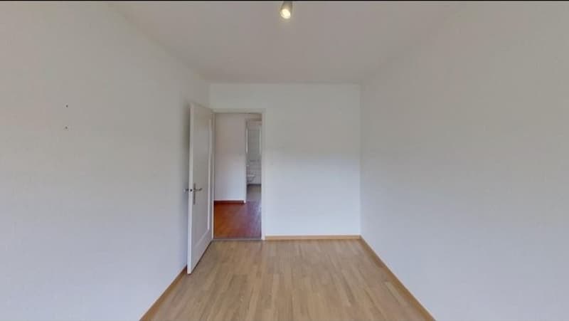 4-Bedroom Apartment for Rent in Seebach (3)