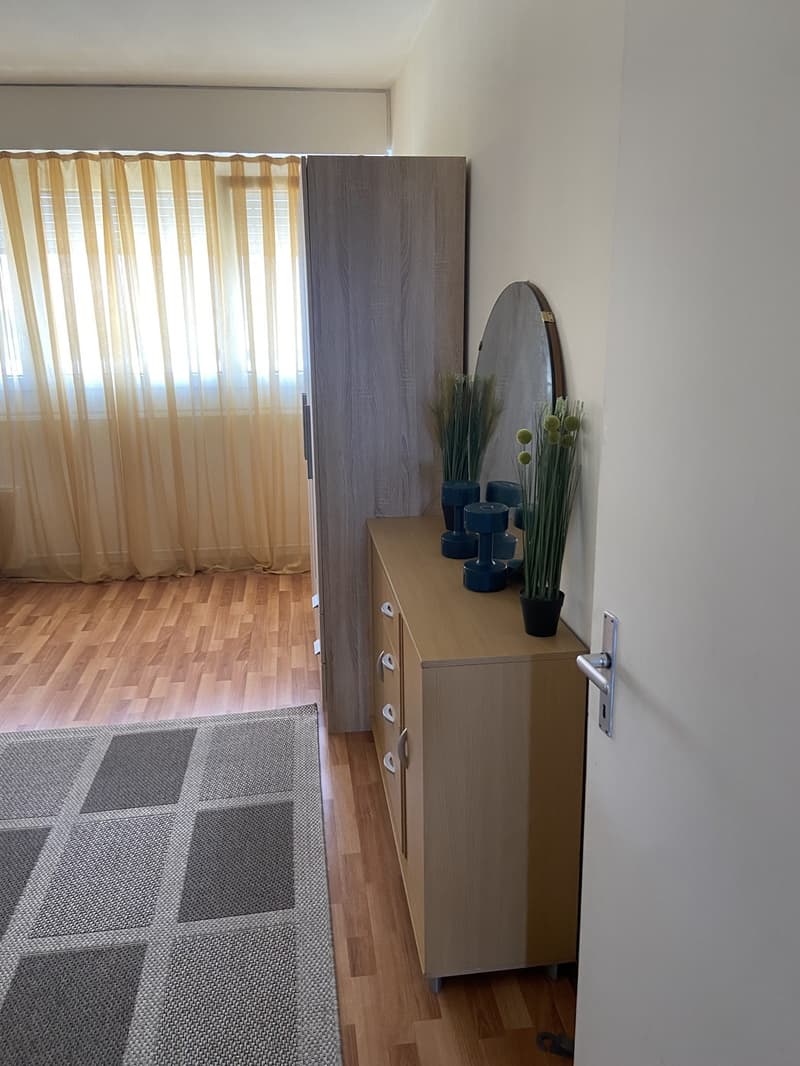 Chambre à louer pour jeune femme uniquement / Room for rent for young women only (2)