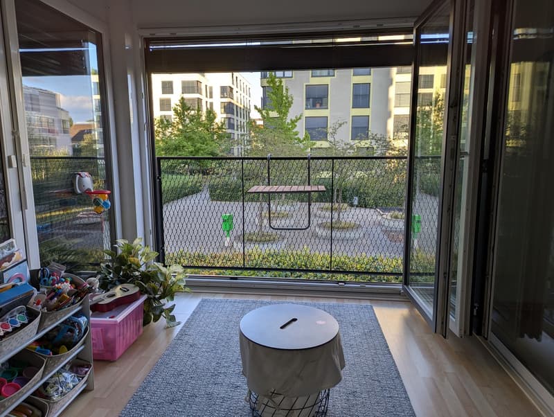 Bright 3.5-Room Apartment with Beautiful Winter Garden in Zürich Seebach (2)