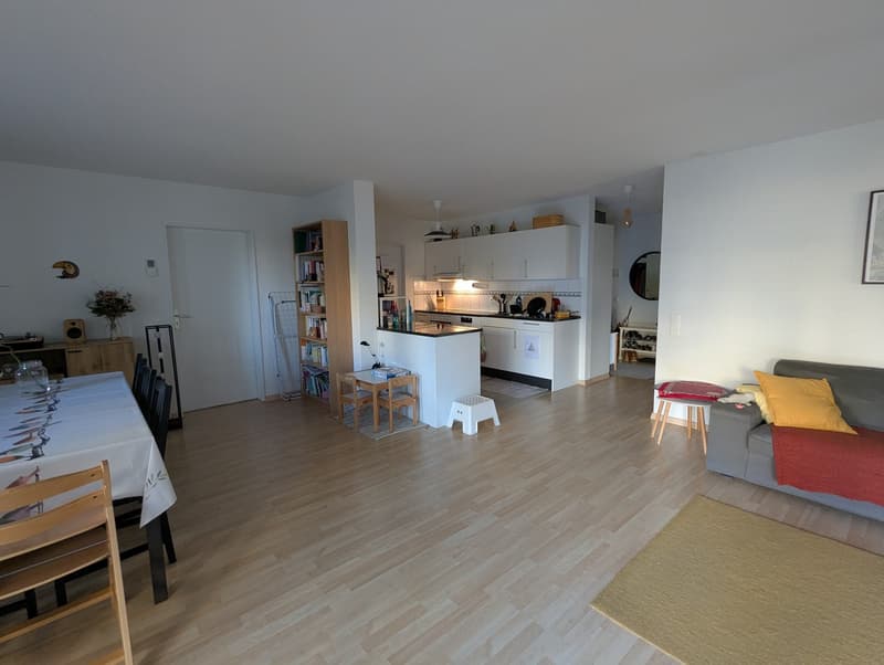 Bright 3.5-Room Apartment with Beautiful Winter Garden in Zürich Seebach (1)