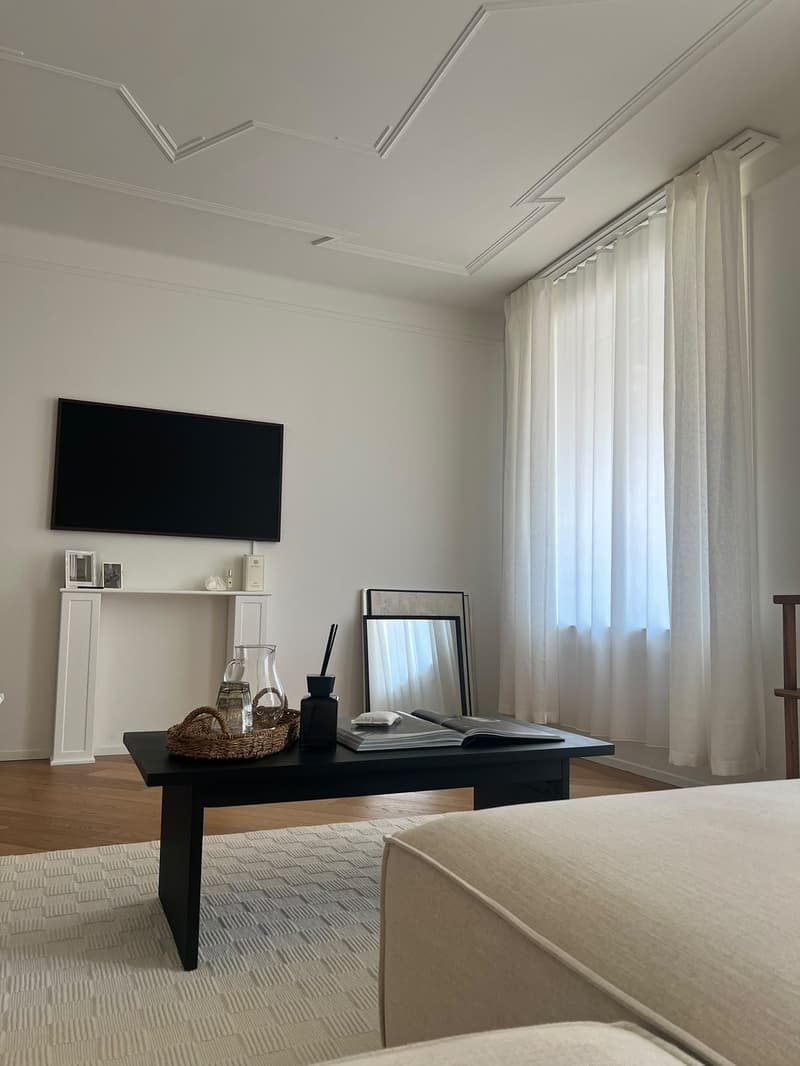 Appartamento di 4 locali in vecchio edificio ristrutturato con due balconi al Klusplatz (1)
