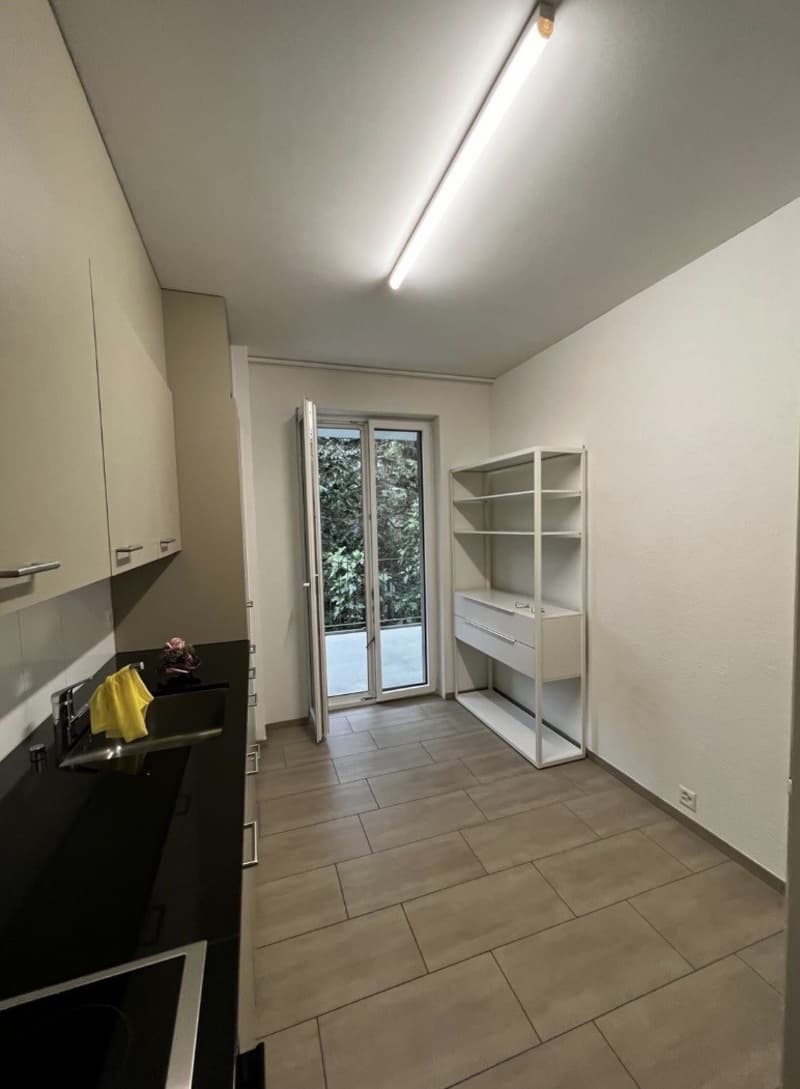 Appartamento di 4 locali in vecchio edificio ristrutturato con due balconi al Klusplatz (9)