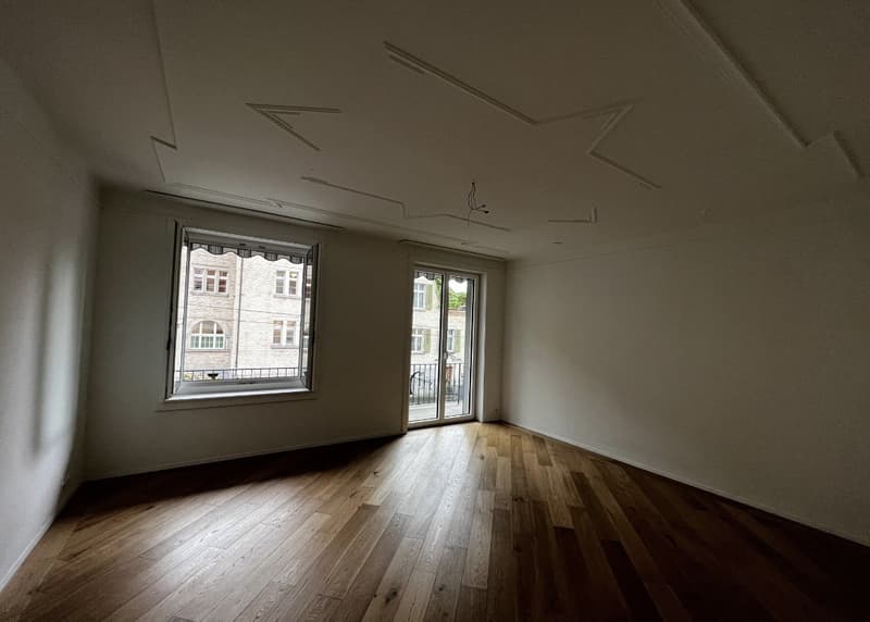 Appartamento di 4 locali in vecchio edificio ristrutturato con due balconi al Klusplatz (7)
