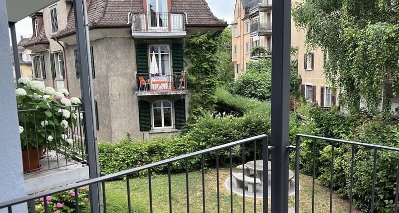 Appartamento di 4 locali in vecchio edificio ristrutturato con due balconi al Klusplatz (11)
