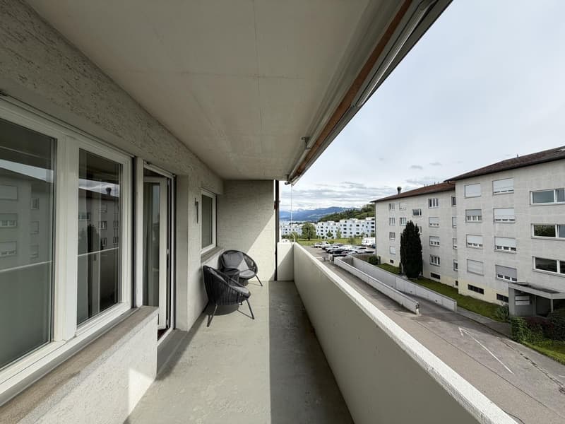 Appartement lumineux et confortable de 3,5 pièces avec balcon et place de parking à 8804 Au ZH (8)