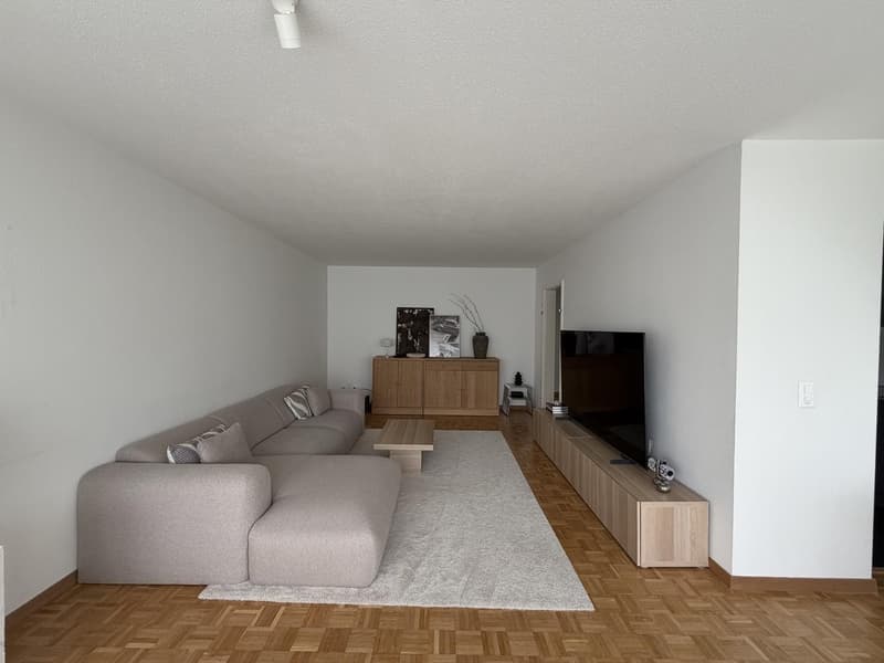Appartement lumineux et confortable de 3,5 pièces avec balcon et place de parking à 8804 Au ZH (2)
